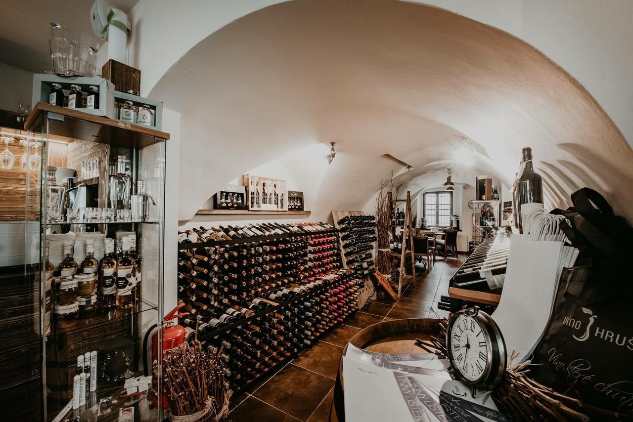 Penzion Vino Hruska Pardubice Eksteriør bilde